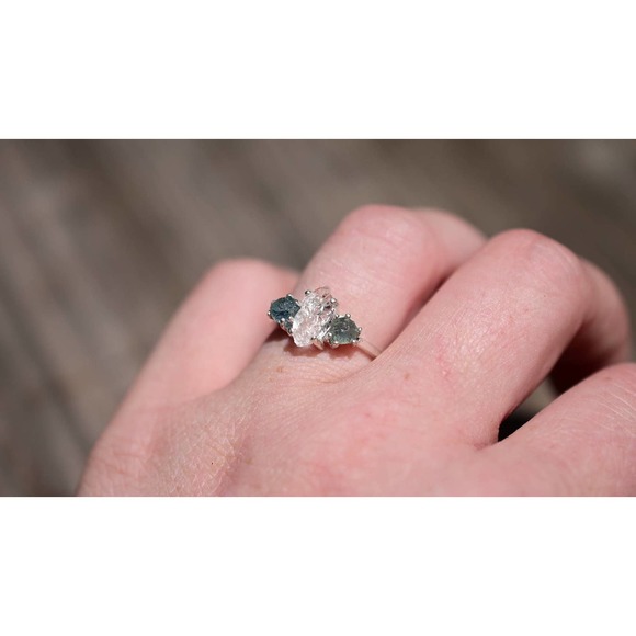 Raw sapphire ring, alternative engagement ring, Montana sapphire ring - Picture 6 of 9
